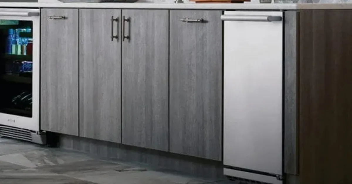 electrolux-ur15im20rs-built-in-stainless-ice-maker-social